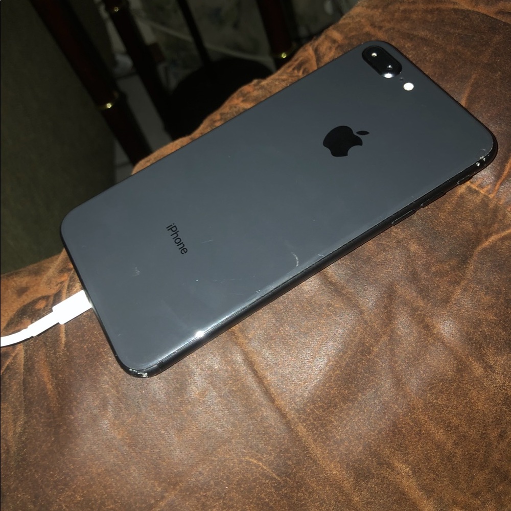 iPhone 8plus - Picture 1 of 3
